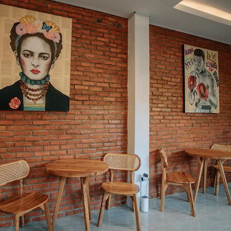 Puu Pau Hotel & Coffee Shop Labuan Bajo Buitenkant foto