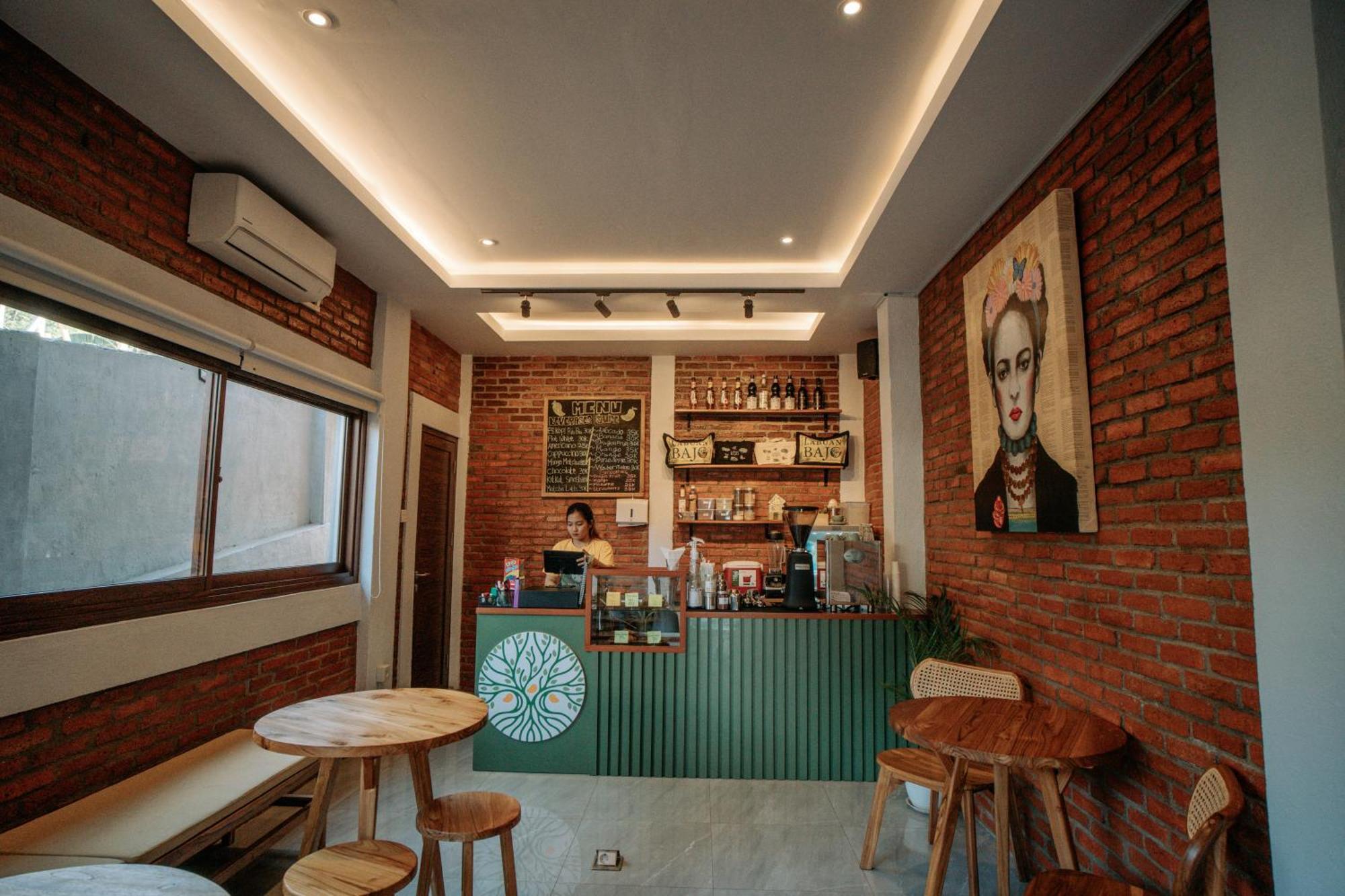 Puu Pau Hotel & Coffee Shop Labuan Bajo Buitenkant foto